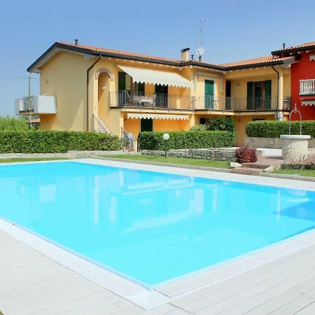 Small Residence Of Only 18 Apartments With Swimming Pool Lazise Esterno foto