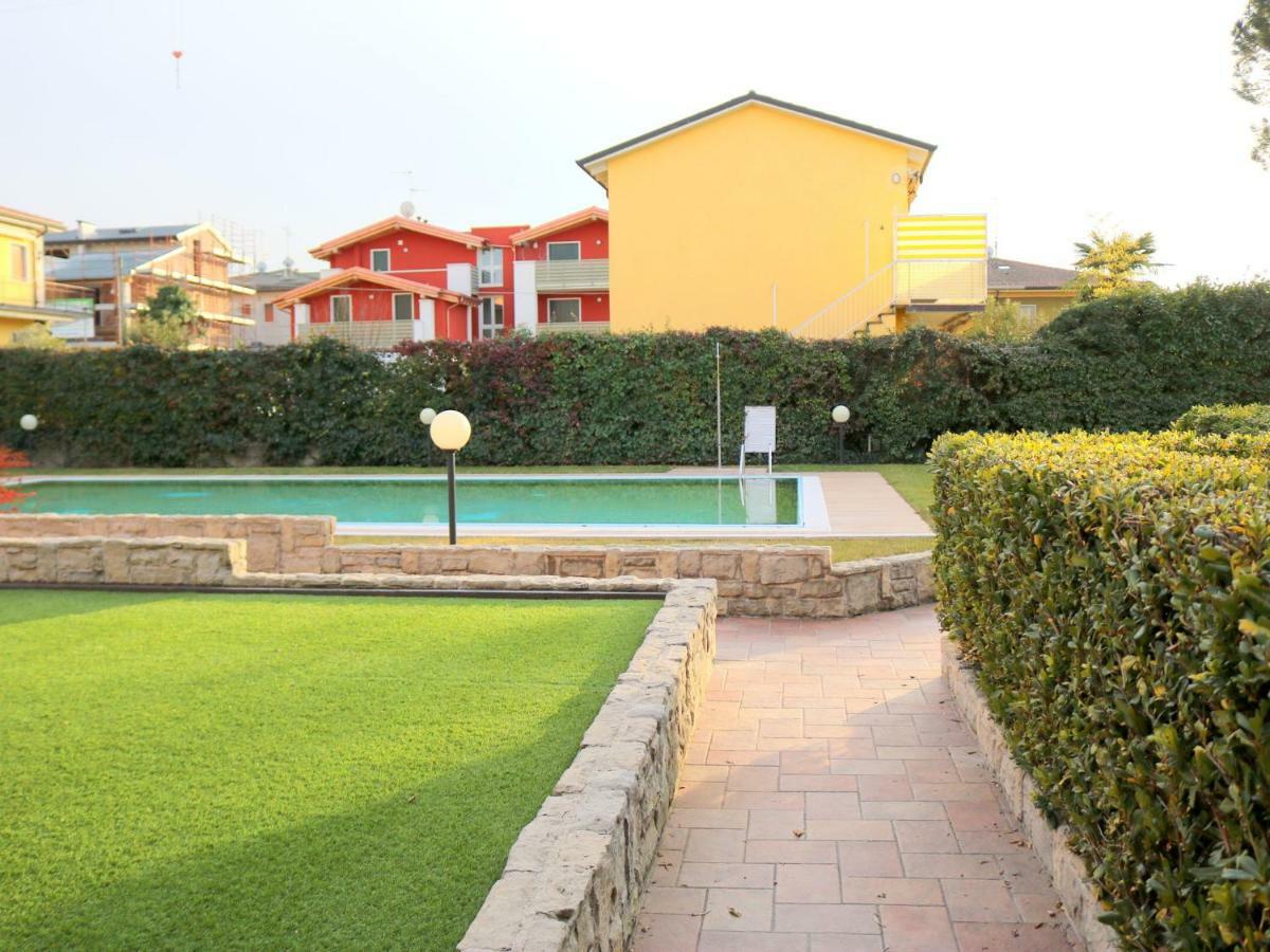 Small Residence Of Only 18 Apartments With Swimming Pool Lazise Esterno foto
