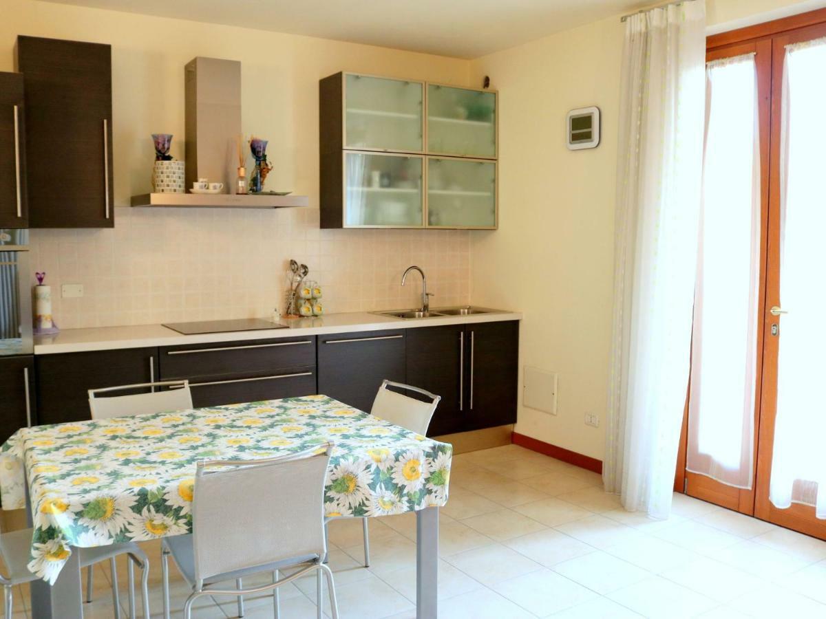 Small Residence Of Only 18 Apartments With Swimming Pool Lazise Esterno foto