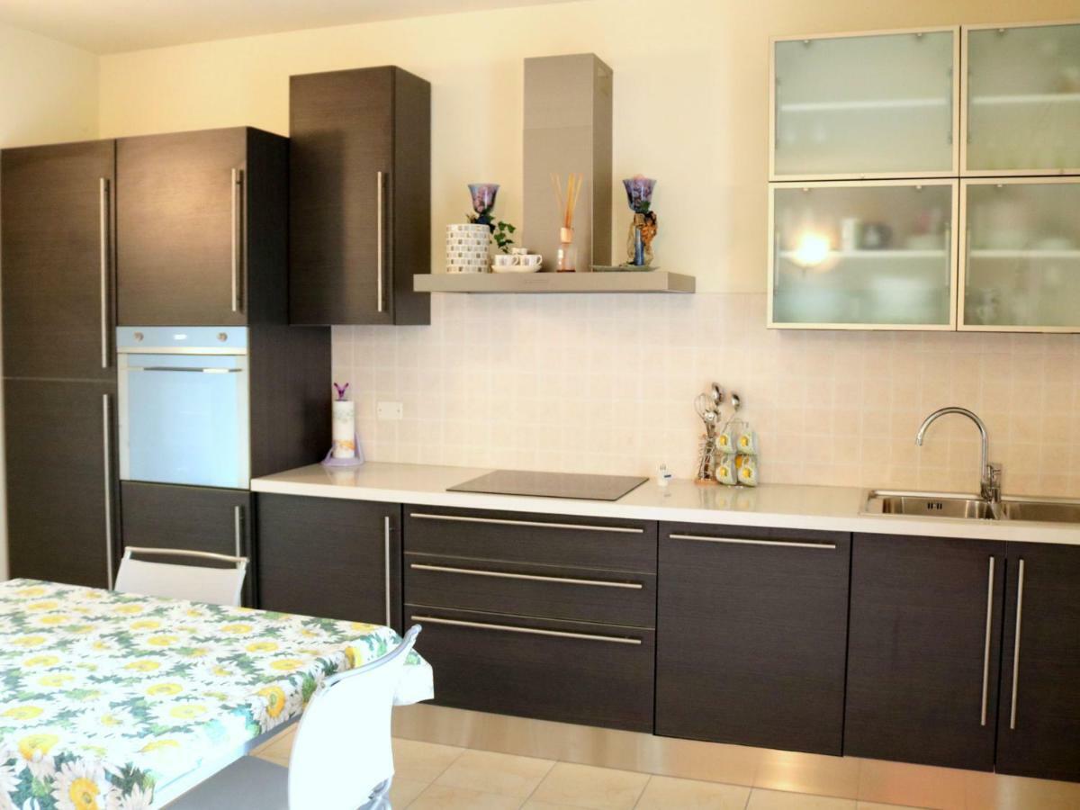 Small Residence Of Only 18 Apartments With Swimming Pool Lazise Esterno foto