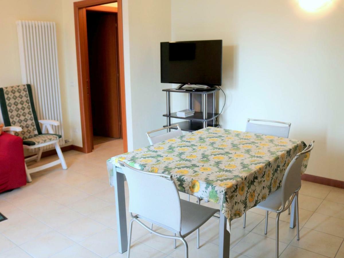 Small Residence Of Only 18 Apartments With Swimming Pool Lazise Esterno foto
