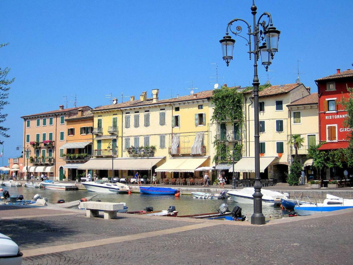Small Residence Of Only 18 Apartments With Swimming Pool Lazise Esterno foto